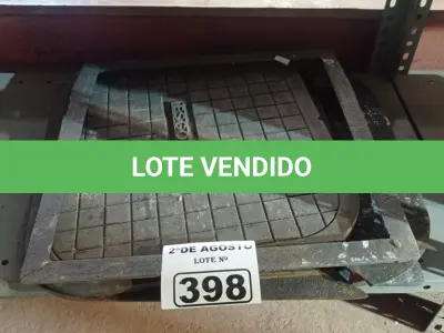 LOTE 398 - 01 LOTE COM VÁRIAS TAMPAS EM FERRO FUNDIDO. (NO ESTADO) ATENÇÃO! FAZER A VISITAÇÃO ANTES DE ARREMATAR, NÃO SABEMOS SE FUNCIONA. LEILÃO NÃO TEM GARANTIA E NEM DEVOLUÇÃO, SUJEITO A POSSÍVEIS AVARIAS VISÍVEIS/OCULTAS E/OU AUSÊNCIA DE COMPONENTES.