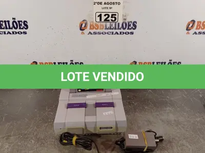 LOTE 125 - 01 SUPER NINTENDO. (NO ESTADO) ATENÇÃO! FAZER A VISITAÇÃO ANTES DE ARREMATAR, NÃO SABEMOS SE FUNCIONA. LEILÃO NÃO TEM GARANTIA E NEM DEVOLUÇÃO, SUJEITO A POSSÍVEIS AVARIAS VISÍVEIS/OCULTAS E/OU AUSÊNCIA DE COMPONENTES.