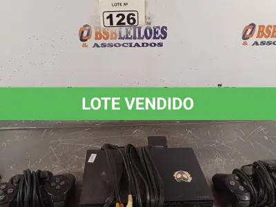 LOTE 126 - 01 PS2. (NO ESTADO) ATENÇÃO! FAZER A VISITAÇÃO ANTES DE ARREMATAR, NÃO SABEMOS SE FUNCIONA. LEILÃO NÃO TEM GARANTIA E NEM DEVOLUÇÃO, SUJEITO A POSSÍVEIS AVARIAS VISÍVEIS/OCULTAS E/OU AUSÊNCIA DE COMPONENTES.