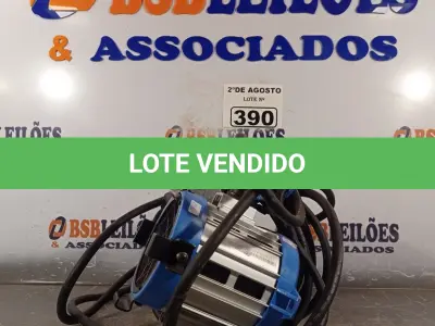LOTE 390 - 01 REFLETOR FRESNEL ARRI 300. (NO ESTADO) ATENÇÃO! FAZER A VISITAÇÃO ANTES DE ARREMATAR, NÃO SABEMOS SE FUNCIONA. LEILÃO NÃO TEM GARANTIA E NEM DEVOLUÇÃO, SUJEITO A POSSÍVEIS AVARIAS VISÍVEIS/OCULTAS E/OU AUSÊNCIA DE COMPONENTES.