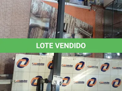 LOTE 370 - 01 TRIPE PARA CÂMERA E 01 TELA DE PROJEÇÃO. (NO ESTADO) ATENÇÃO! FAZER A VISITAÇÃO ANTES DE ARREMATAR, NÃO SABEMOS SE FUNCIONA. LEILÃO NÃO TEM GARANTIA E NEM DEVOLUÇÃO, SUJEITO A POSSÍVEIS AVARIAS VISÍVEIS/OCULTAS E/OU AUSÊNCIA DE COMPONENTES.