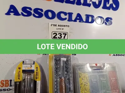 LOTE 237 - 01 KIT CHAVE ALLEN TIPO CANIVETE COM 08 PEÇAS, 01 KIT CHAVE INTERCAMBIÁVEL MULTIFUNCIONAL COM 01 CABO, 16 BITS, 01 ESTOJO E 10 SOQUETES E 01 KIT DE 300 PEÇAS PARA BROCAS DE METAL, ALVENARIA E MADEIRA. (NOVO) (NO ESTADO) ATENÇÃO! FAZER A VISITAÇÃO ANTES DE ARREMATAR, NÃO SABEMOS SE FUNCIONA. LEILÃO NÃO TEM GARANTIA E NEM DEVOLUÇÃO, SUJEITO A POSSÍVEIS AVARIAS VISÍVEIS/OCULTAS E/OU AUSÊNCIA DE COMPONENTES.
