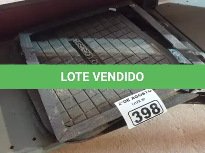 LOTE 398 - 01 LOTE COM VÁRIAS TAMPAS EM FERRO FUNDIDO. (NO ESTADO) ATENÇÃO! FAZER A VISITAÇÃO ANTES DE ARREMATAR, NÃO SABEMOS SE FUNCIONA. LEILÃO NÃO TEM GARANTIA E NEM DEVOLUÇÃO, SUJEITO A POSSÍVEIS AVARIAS VISÍVEIS/OCULTAS E/OU AUSÊNCIA DE COMPONENTES.