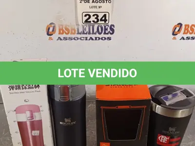LOTE 234 - 01 GARRAFA TÉRMICA DE 500ML E 01 COPO BEER PINT. (NOVO) (NO ESTADO) ATENÇÃO! FAZER A VISITAÇÃO ANTES DE ARREMATAR, NÃO SABEMOS SE FUNCIONA. LEILÃO NÃO TEM GARANTIA E NEM DEVOLUÇÃO, SUJEITO A POSSÍVEIS AVARIAS VISÍVEIS/OCULTAS E/OU AUSÊNCIA DE COMPONENTES.