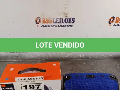 LOTE 197 - 01 CAIXA DE SOM PORTABLE WIRELESS SPEAKER COM ALÇA E CABO NA COR AZUL. (NOVO) (NO ESTADO) ATENÇÃO! FAZER A VISITAÇÃO ANTES DE ARREMATAR, NÃO SABEMOS SE FUNCIONA. LEILÃO NÃO TEM GARANTIA E NEM DEVOLUÇÃO, SUJEITO A POSSÍVEIS AVARIAS VISÍVEIS/OCULTAS E/OU AUSÊNCIA DE COMPONENTES.