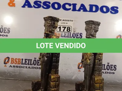 LOTE 178 - 02 ESTÁTUAS MAÇON. (NO ESTADO) ATENÇÃO! FAZER A VISITAÇÃO ANTES DE ARREMATAR, NÃO SABEMOS SE FUNCIONA. LEILÃO NÃO TEM GARANTIA E NEM DEVOLUÇÃO, SUJEITO A POSSÍVEIS AVARIAS VISÍVEIS/OCULTAS E/OU AUSÊNCIA DE COMPONENTES.