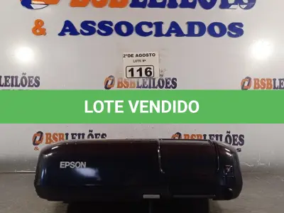 LOTE 116 - 01 PROJETOR MULTIMIDIA MARCA EPSON COM CONTROLE. (NO ESTADO) ATENÇÃO! FAZER A VISITAÇÃO ANTES DE ARREMATAR, NÃO SABEMOS SE FUNCIONA. LEILÃO NÃO TEM GARANTIA E NEM DEVOLUÇÃO, SUJEITO A POSSÍVEIS AVARIAS VISÍVEIS/OCULTAS E/OU AUSÊNCIA DE COMPONENTES.
