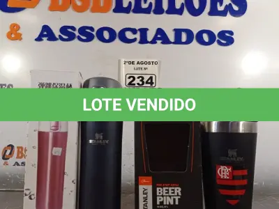 LOTE 234 - 01 GARRAFA TÉRMICA DE 500ML E 01 COPO BEER PINT. (NOVO) (NO ESTADO) ATENÇÃO! FAZER A VISITAÇÃO ANTES DE ARREMATAR, NÃO SABEMOS SE FUNCIONA. LEILÃO NÃO TEM GARANTIA E NEM DEVOLUÇÃO, SUJEITO A POSSÍVEIS AVARIAS VISÍVEIS/OCULTAS E/OU AUSÊNCIA DE COMPONENTES.
