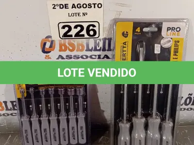 LOTE 226 - 01 LOTE COM 01 KIT CHAVE CANHÃO COM 07 PEÇAS E 01 KIT FENDA E PHILIPS COM 04 PEÇAS. (NOVO) (NO ESTADO) ATENÇÃO! FAZER A VISITAÇÃO ANTES DE ARREMATAR, NÃO SABEMOS SE FUNCIONA. LEILÃO NÃO TEM GARANTIA E NEM DEVOLUÇÃO, SUJEITO A POSSÍVEIS AVARIAS VISÍVEIS/OCULTAS E/OU AUSÊNCIA DE COMPONENTES.