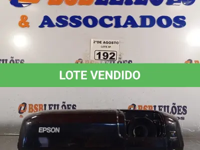 LOTE 192 - 01 PROJETOR MULTIMIDIA MARCA EPSON. (NO ESTADO) ATENÇÃO! FAZER A VISITAÇÃO ANTES DE ARREMATAR, NÃO SABEMOS SE FUNCIONA. LEILÃO NÃO TEM GARANTIA E NEM DEVOLUÇÃO, SUJEITO A POSSÍVEIS AVARIAS VISÍVEIS/OCULTAS E/OU AUSÊNCIA DE COMPONENTES.