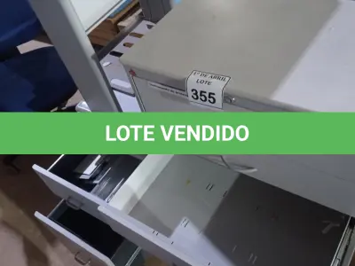 LOTE 355 - 01 ARMÁRIO EM MADEIRA 03 GAVETAS ,01 GAVETEIRO 02 GAVETAS E 01 MESINHA. (NO ESTADO) ATENÇÃO! FAZER A VISITAÇÃO ANTES DE ARREMATAR, NÃO SABEMOS SE FUNCIONA. LEILÃO NÃO TEM GARANTIA E NEM DEVOLUÇÃO, SUJEITO A POSSÍVEIS AVARIAS VISÍVEIS/OCULTAS E/OU AUSÊNCIA DE COMPONENTES.