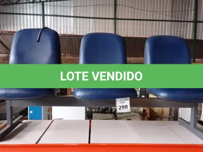 LOTE 288 - 01 LONGARINA 03 LUGARES. (NO ESTADO) ATENÇÃO! FAZER A VISITAÇÃO ANTES DE ARREMATAR, NÃO SABEMOS SE FUNCIONA. LEILÃO NÃO TEM GARANTIA E NEM DEVOLUÇÃO, SUJEITO A POSSÍVEIS AVARIAS VISÍVEIS/OCULTAS E/OU AUSÊNCIA DE COMPONENTES.