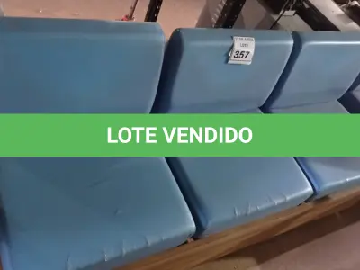 LOTE 357 - 01 BANCO EM MADEIRA COM 03 ACENTOS. (NO ESTADO) ATENÇÃO! FAZER A VISITAÇÃO ANTES DE ARREMATAR, NÃO SABEMOS SE FUNCIONA. LEILÃO NÃO TEM GARANTIA E NEM DEVOLUÇÃO, SUJEITO A POSSÍVEIS AVARIAS VISÍVEIS/OCULTAS E/OU AUSÊNCIA DE COMPONENTES.