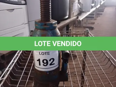 LOTE 192 - 01 MACACO GARRAFÃO. (NO ESTADO) ATENÇÃO! FAZER A VISITAÇÃO ANTES DE ARREMATAR, NÃO SABEMOS SE FUNCIONA. LEILÃO NÃO TEM GARANTIA E NEM DEVOLUÇÃO, SUJEITO A POSSÍVEIS AVARIAS VISÍVEIS/OCULTAS E/OU AUSÊNCIA DE COMPONENTES.