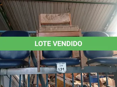 LOTE 131 - 01 LONGARINA 03 LUGARES. (NO ESTADO) ATENÇÃO! FAZER A VISITAÇÃO ANTES DE ARREMATAR, NÃO SABEMOS SE FUNCIONA. LEILÃO NÃO TEM GARANTIA E NEM DEVOLUÇÃO, SUJEITO A POSSÍVEIS AVARIAS VISÍVEIS/OCULTAS E/OU AUSÊNCIA DE COMPONENTES.