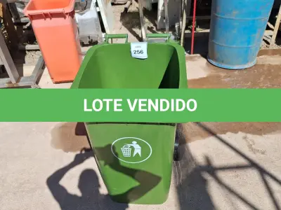 LOTE 256 - 01 LIXEIRA DE 240 LITROS. (NO ESTADO) ATENÇÃO! FAZER A VISITAÇÃO ANTES DE ARREMATAR, NÃO SABEMOS SE FUNCIONA. LEILÃO NÃO TEM GARANTIA E NEM DEVOLUÇÃO, SUJEITO A POSSÍVEIS AVARIAS VISÍVEIS/OCULTAS E/OU AUSÊNCIA DE COMPONENTES.