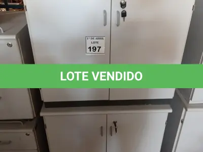 LOTE 197 - 02 ARMÁRIOS 02 PORTAS EM MADEIRA. (NO ESTADO) ATENÇÃO! FAZER A VISITAÇÃO ANTES DE ARREMATAR, NÃO SABEMOS SE FUNCIONA. LEILÃO NÃO TEM GARANTIA E NEM DEVOLUÇÃO, SUJEITO A POSSÍVEIS AVARIAS VISÍVEIS/OCULTAS E/OU AUSÊNCIA DE COMPONENTES.