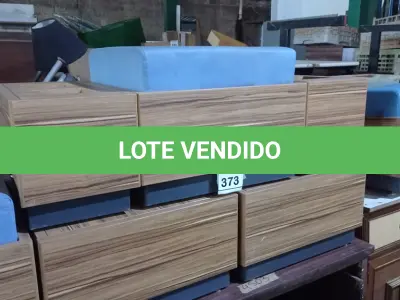LOTE 373 - 01 BANCO EM MADEIRA COM 01 ACENTO (NO ESTADO) ATENÇÃO! FAZER A VISITAÇÃO ANTES DE ARREMATAR, NÃO SABEMOS SE FUNCIONA. LEILÃO NÃO TEM GARANTIA E NEM DEVOLUÇÃO, SUJEITO A POSSÍVEIS AVARIAS VISÍVEIS/OCULTAS E/OU AUSÊNCIA DE COMPONENTES.