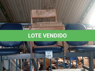 LOTE 131 - 01 LONGARINA 03 LUGARES. (NO ESTADO) ATENÇÃO! FAZER A VISITAÇÃO ANTES DE ARREMATAR, NÃO SABEMOS SE FUNCIONA. LEILÃO NÃO TEM GARANTIA E NEM DEVOLUÇÃO, SUJEITO A POSSÍVEIS AVARIAS VISÍVEIS/OCULTAS E/OU AUSÊNCIA DE COMPONENTES.