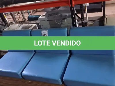 LOTE 354 - 01 BANCO EM MADEIRA COM 03 ACENTOS. (NO ESTADO) ATENÇÃO! FAZER A VISITAÇÃO ANTES DE ARREMATAR, NÃO SABEMOS SE FUNCIONA. LEILÃO NÃO TEM GARANTIA E NEM DEVOLUÇÃO, SUJEITO A POSSÍVEIS AVARIAS VISÍVEIS/OCULTAS E/OU AUSÊNCIA DE COMPONENTES.