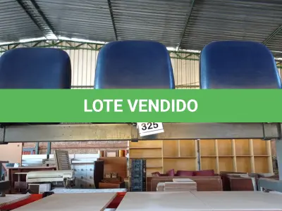 LOTE 325 - 01 LONGARINA 03 LUGARES. (NO ESTADO) ATENÇÃO! FAZER A VISITAÇÃO ANTES DE ARREMATAR, NÃO SABEMOS SE FUNCIONA. LEILÃO NÃO TEM GARANTIA E NEM DEVOLUÇÃO, SUJEITO A POSSÍVEIS AVARIAS VISÍVEIS/OCULTAS E/OU AUSÊNCIA DE COMPONENTES.