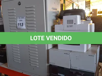 LOTE 113 - 01 BANCO PARA BATERIAS, 01 ESTABILIZADOR E 01 LUMINÁRIA DE EMERGÊNCIA. (NO ESTADO) ATENÇÃO! FAZER A VISITAÇÃO ANTES DE ARREMATAR, NÃO SABEMOS SE FUNCIONA. LEILÃO NÃO TEM GARANTIA E NEM DEVOLUÇÃO, SUJEITO A POSSÍVEIS AVARIAS VISÍVEIS/OCULTAS E/OU AUSÊNCIA DE COMPONENTES.
