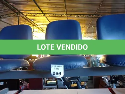 LOTE 066 - 01 LONGARINA 03 LUGARES. (NO ESTADO) ATENÇÃO! FAZER A VISITAÇÃO ANTES DE ARREMATAR, NÃO SABEMOS SE FUNCIONA. LEILÃO NÃO TEM GARANTIA E NEM DEVOLUÇÃO, SUJEITO A POSSÍVEIS AVARIAS VISÍVEIS/OCULTAS E/OU AUSÊNCIA DE COMPONENTES.