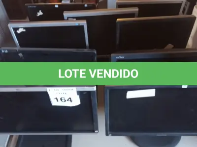 LOTE 164 - 08 MONITORES LCD MARCAS E MODELOS DIVERSOS. (NO ESTADO) ATENÇÃO! FAZER A VISITAÇÃO ANTES DE ARREMATAR, NÃO SABEMOS SE FUNCIONA. LEILÃO NÃO TEM GARANTIA E NEM DEVOLUÇÃO, SUJEITO A POSSÍVEIS AVARIAS VISÍVEIS/OCULTAS E/OU AUSÊNCIA DE COMPONENTES.