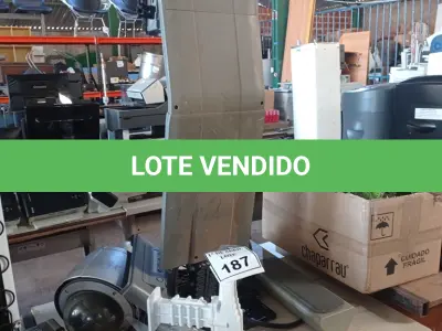 LOTE 187 - 01 LOTE COM PROJETOR E CÂMERAS DOME. (NO ESTADO) ATENÇÃO! FAZER A VISITAÇÃO ANTES DE ARREMATAR, NÃO SABEMOS SE FUNCIONA. LEILÃO NÃO TEM GARANTIA E NEM DEVOLUÇÃO, SUJEITO A POSSÍVEIS AVARIAS VISÍVEIS/OCULTAS E/OU AUSÊNCIA DE COMPONENTES.