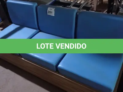 LOTE 351 - 01 BANCO EM MADEIRA COM 03 ACENTOS. (NO ESTADO) ATENÇÃO! FAZER A VISITAÇÃO ANTES DE ARREMATAR, NÃO SABEMOS SE FUNCIONA. LEILÃO NÃO TEM GARANTIA E NEM DEVOLUÇÃO, SUJEITO A POSSÍVEIS AVARIAS VISÍVEIS/OCULTAS E/OU AUSÊNCIA DE COMPONENTES.