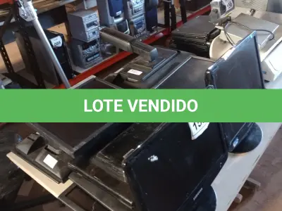 LOTE 155 - 01 LOTE COM MONITORES DIVERSOS. (NO ESTADO) ATENÇÃO! FAZER A VISITAÇÃO ANTES DE ARREMATAR, NÃO SABEMOS SE FUNCIONA. LEILÃO NÃO TEM GARANTIA E NEM DEVOLUÇÃO, SUJEITO A POSSÍVEIS AVARIAS VISÍVEIS/OCULTAS E/OU AUSÊNCIA DE COMPONENTES.