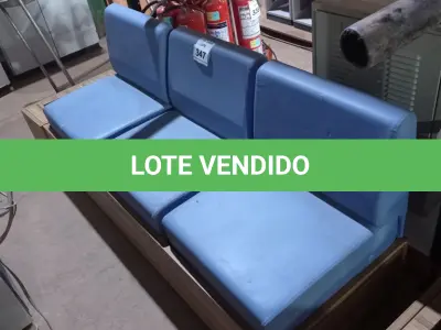 LOTE 347 - 01 BANCO EM MADEIRA COM 03 ACENTOS. (NO ESTADO) ATENÇÃO! FAZER A VISITAÇÃO ANTES DE ARREMATAR, NÃO SABEMOS SE FUNCIONA. LEILÃO NÃO TEM GARANTIA E NEM DEVOLUÇÃO, SUJEITO A POSSÍVEIS AVARIAS VISÍVEIS/OCULTAS E/OU AUSÊNCIA DE COMPONENTES.