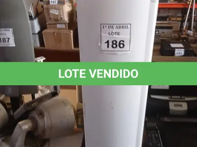 LOTE 186 - 01 BEBEDOURO LIBELL. (NO ESTADO) ATENÇÃO! FAZER A VISITAÇÃO ANTES DE ARREMATAR, NÃO SABEMOS SE FUNCIONA. LEILÃO NÃO TEM GARANTIA E NEM DEVOLUÇÃO, SUJEITO A POSSÍVEIS AVARIAS VISÍVEIS/OCULTAS E/OU AUSÊNCIA DE COMPONENTES.