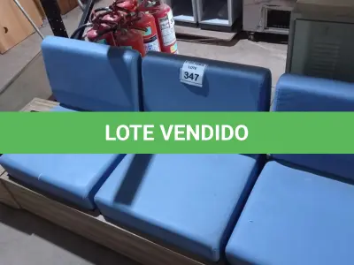 LOTE 347 - 01 BANCO EM MADEIRA COM 03 ACENTOS. (NO ESTADO) ATENÇÃO! FAZER A VISITAÇÃO ANTES DE ARREMATAR, NÃO SABEMOS SE FUNCIONA. LEILÃO NÃO TEM GARANTIA E NEM DEVOLUÇÃO, SUJEITO A POSSÍVEIS AVARIAS VISÍVEIS/OCULTAS E/OU AUSÊNCIA DE COMPONENTES.