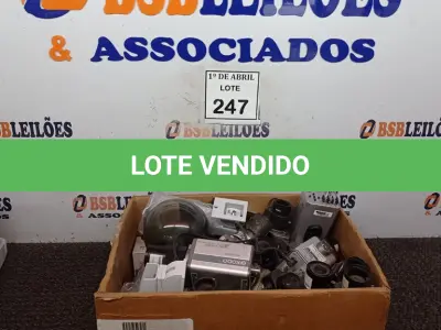 LOTE 247 - 01 LOTE COM CÂMERAS DE SEGURANÇA DIVERSAS. (NO ESTADO) ATENÇÃO! FAZER A VISITAÇÃO ANTES DE ARREMATAR, NÃO SABEMOS SE FUNCIONA. LEILÃO NÃO TEM GARANTIA E NEM DEVOLUÇÃO, SUJEITO A POSSÍVEIS AVARIAS VISÍVEIS/OCULTAS E/OU AUSÊNCIA DE COMPONENTES.