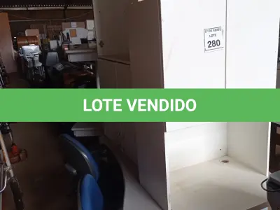 LOTE 280 - 01 MESA EM MADEIRA ,02 ARMÁRIOS E 02 CADEIRAS PARA ESCRITÓRIO. (NO ESTADO) ATENÇÃO! FAZER A VISITAÇÃO ANTES DE ARREMATAR, NÃO SABEMOS SE FUNCIONA. LEILÃO NÃO TEM GARANTIA E NEM DEVOLUÇÃO, SUJEITO A POSSÍVEIS AVARIAS VISÍVEIS/OCULTAS E/OU AUSÊNCIA DE COMPONENTES.