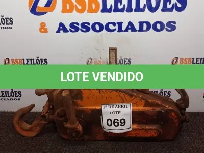LOTE 069 - 01 TALHA MANUAL. (NO ESTADO) ATENÇÃO! FAZER A VISITAÇÃO ANTES DE ARREMATAR, NÃO SABEMOS SE FUNCIONA. LEILÃO NÃO TEM GARANTIA E NEM DEVOLUÇÃO, SUJEITO A POSSÍVEIS AVARIAS VISÍVEIS/OCULTAS E/OU AUSÊNCIA DE COMPONENTES.