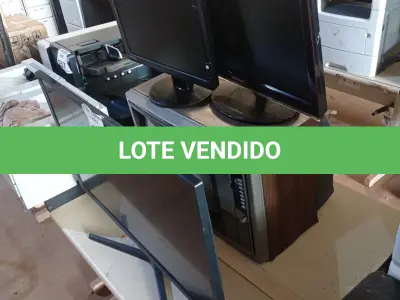 LOTE 256 - 01 TV ANTIGA E 03 MONITORES. (NO ESTADO) ATENÇÃO! FAZER A VISITAÇÃO ANTES DE ARREMATAR, NÃO SABEMOS SE FUNCIONA. LEILÃO NÃO TEM GARANTIA E NEM DEVOLUÇÃO, SUJEITO A POSSÍVEIS AVARIAS VISÍVEIS/OCULTAS E/OU AUSÊNCIA DE COMPONENTES.