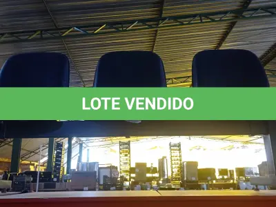 LOTE 114 - 01 LONGARINA 03 LUGARES. (NO ESTADO) ATENÇÃO! FAZER A VISITAÇÃO ANTES DE ARREMATAR, NÃO SABEMOS SE FUNCIONA. LEILÃO NÃO TEM GARANTIA E NEM DEVOLUÇÃO, SUJEITO A POSSÍVEIS AVARIAS VISÍVEIS/OCULTAS E/OU AUSÊNCIA DE COMPONENTES.