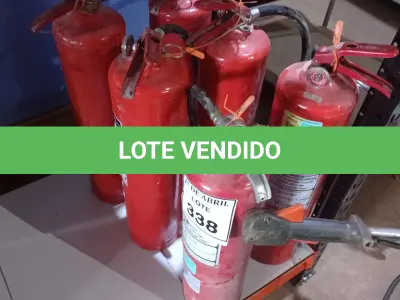LOTE 338 - 06 EXTINTORES DE INCÊNDIO. (NO ESTADO) ATENÇÃO! FAZER A VISITAÇÃO ANTES DE ARREMATAR, NÃO SABEMOS SE FUNCIONA. LEILÃO NÃO TEM GARANTIA E NEM DEVOLUÇÃO, SUJEITO A POSSÍVEIS AVARIAS VISÍVEIS/OCULTAS E/OU AUSÊNCIA DE COMPONENTES.