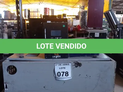 LOTE 078 -  01 BANCO PARA BATERIAS E 01 NOBREAK.  (NO ESTADO) ATENÇÃO! FAZER A VISITAÇÃO ANTES DE ARREMATAR, NÃO SABEMOS SE FUNCIONA. LEILÃO NÃO TEM GARANTIA E NEM DEVOLUÇÃO, SUJEITO A POSSÍVEIS AVARIAS VISÍVEIS/OCULTAS E/OU AUSÊNCIA DE COMPONENTES.