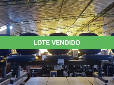 LOTE 114 - 01 LONGARINA 03 LUGARES. (NO ESTADO) ATENÇÃO! FAZER A VISITAÇÃO ANTES DE ARREMATAR, NÃO SABEMOS SE FUNCIONA. LEILÃO NÃO TEM GARANTIA E NEM DEVOLUÇÃO, SUJEITO A POSSÍVEIS AVARIAS VISÍVEIS/OCULTAS E/OU AUSÊNCIA DE COMPONENTES.