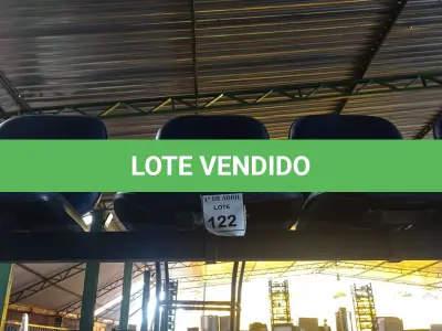 LOTE 122 - 01 LONGARINA 03 LUGARES. (NO ESTADO) ATENÇÃO! FAZER A VISITAÇÃO ANTES DE ARREMATAR, NÃO SABEMOS SE FUNCIONA. LEILÃO NÃO TEM GARANTIA E NEM DEVOLUÇÃO, SUJEITO A POSSÍVEIS AVARIAS VISÍVEIS/OCULTAS E/OU AUSÊNCIA DE COMPONENTES.