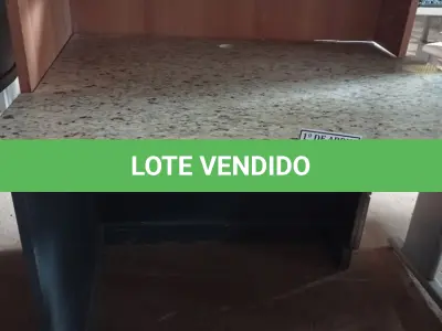 LOTE 277 - 01 MESA COM TAMPO EM GRANITO. (NO ESTADO) ATENÇÃO! FAZER A VISITAÇÃO ANTES DE ARREMATAR, NÃO SABEMOS SE FUNCIONA. LEILÃO NÃO TEM GARANTIA E NEM DEVOLUÇÃO, SUJEITO A POSSÍVEIS AVARIAS VISÍVEIS/OCULTAS E/OU AUSÊNCIA DE COMPONENTES.