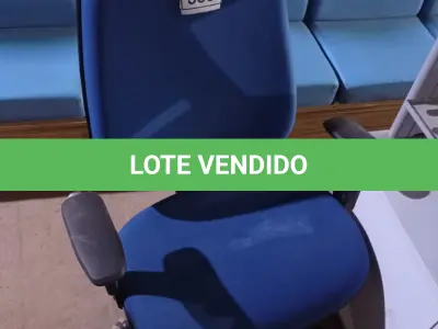 LOTE 353 - 01 CADEIRA PARA ESCRITÓRIO COM ESPALDAR ALTO. (NO ESTADO) ATENÇÃO! FAZER A VISITAÇÃO ANTES DE ARREMATAR, NÃO SABEMOS SE FUNCIONA. LEILÃO NÃO TEM GARANTIA E NEM DEVOLUÇÃO, SUJEITO A POSSÍVEIS AVARIAS VISÍVEIS/OCULTAS E/OU AUSÊNCIA DE COMPONENTES.