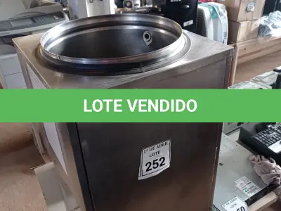 LOTE 252 - 01 REFRESQUEIRA MARCA BEGEL EM INOX P/RETIRADA DE PEÇAS. (NO ESTADO) ATENÇÃO! FAZER A VISITAÇÃO ANTES DE ARREMATAR, NÃO SABEMOS SE FUNCIONA. LEILÃO NÃO TEM GARANTIA E NEM DEVOLUÇÃO, SUJEITO A POSSÍVEIS AVARIAS VISÍVEIS/OCULTAS E/OU AUSÊNCIA DE COMPONENTES