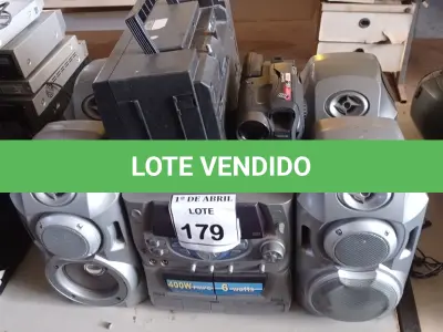 LOTE 179 - 01 LOTE COM MICRO SYSTEM DIVERSOS. (NO ESTADO) ATENÇÃO! FAZER A VISITAÇÃO ANTES DE ARREMATAR, NÃO SABEMOS SE FUNCIONA. LEILÃO NÃO TEM GARANTIA E NEM DEVOLUÇÃO, SUJEITO A POSSÍVEIS AVARIAS VISÍVEIS/OCULTAS E/OU AUSÊNCIA DE COMPONENTES.