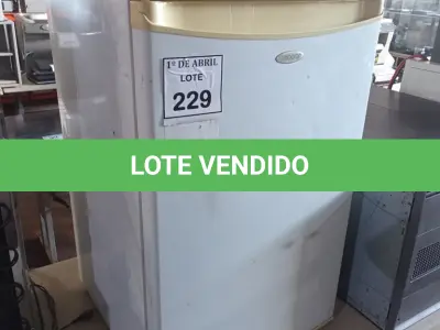 LOTE 229 - 01 FRIGOBAR GELOPAR. (NO ESTADO) ATENÇÃO! FAZER A VISITAÇÃO ANTES DE ARREMATAR, NÃO SABEMOS SE FUNCIONA. LEILÃO NÃO TEM GARANTIA E NEM DEVOLUÇÃO, SUJEITO A POSSÍVEIS AVARIAS VISÍVEIS/OCULTAS E/OU AUSÊNCIA DE COMPONENTES.