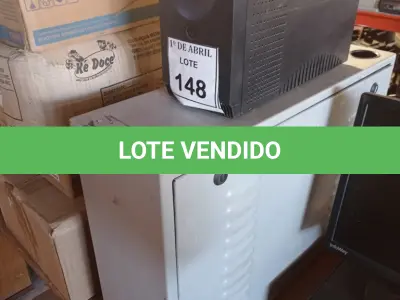 LOTE 148 - 01 BANCO PARA BATERIAS E 01 NOBREAK. (NO ESTADO) ATENÇÃO! FAZER A VISITAÇÃO ANTES DE ARREMATAR, NÃO SABEMOS SE FUNCIONA. LEILÃO NÃO TEM GARANTIA E NEM DEVOLUÇÃO, SUJEITO A POSSÍVEIS AVARIAS VISÍVEIS/OCULTAS E/OU AUSÊNCIA DE COMPONENTES.