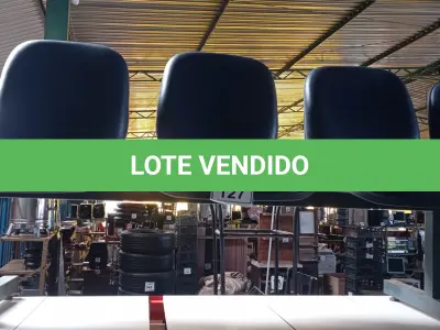 LOTE 127 - 01 LONGARINA 03 LUGARES. (NO ESTADO) ATENÇÃO! FAZER A VISITAÇÃO ANTES DE ARREMATAR, NÃO SABEMOS SE FUNCIONA. LEILÃO NÃO TEM GARANTIA E NEM DEVOLUÇÃO, SUJEITO A POSSÍVEIS AVARIAS VISÍVEIS/OCULTAS E/OU AUSÊNCIA DE COMPONENTES.